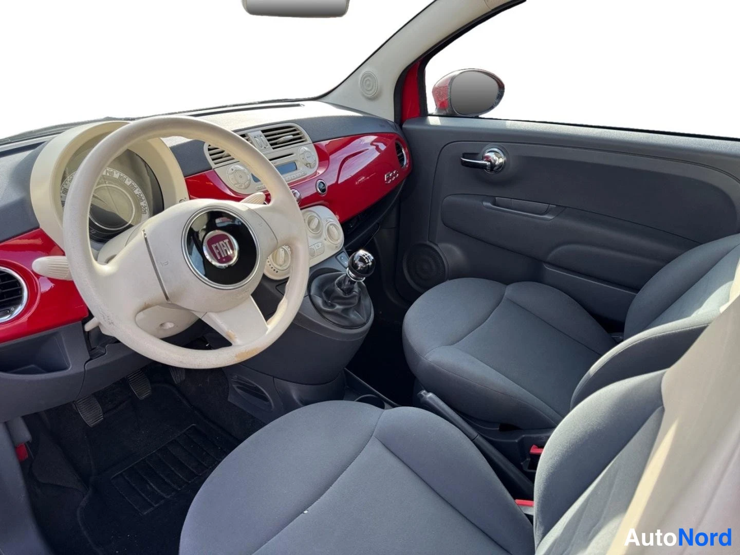 Punainen Fiat 500 2012, ohjaamo, kuva 9