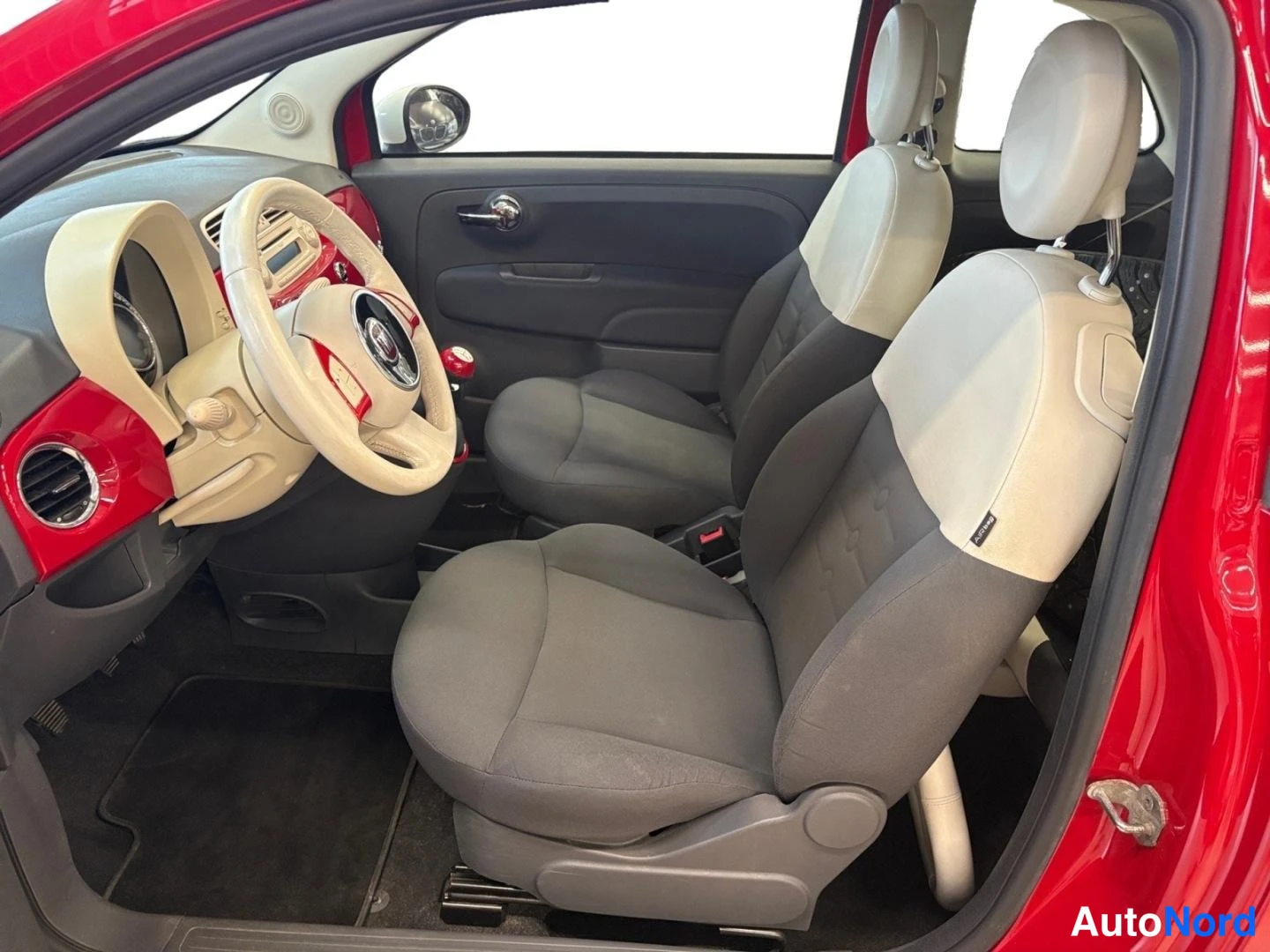 Röd Fiat 500 2014, framsäten, bild 9
