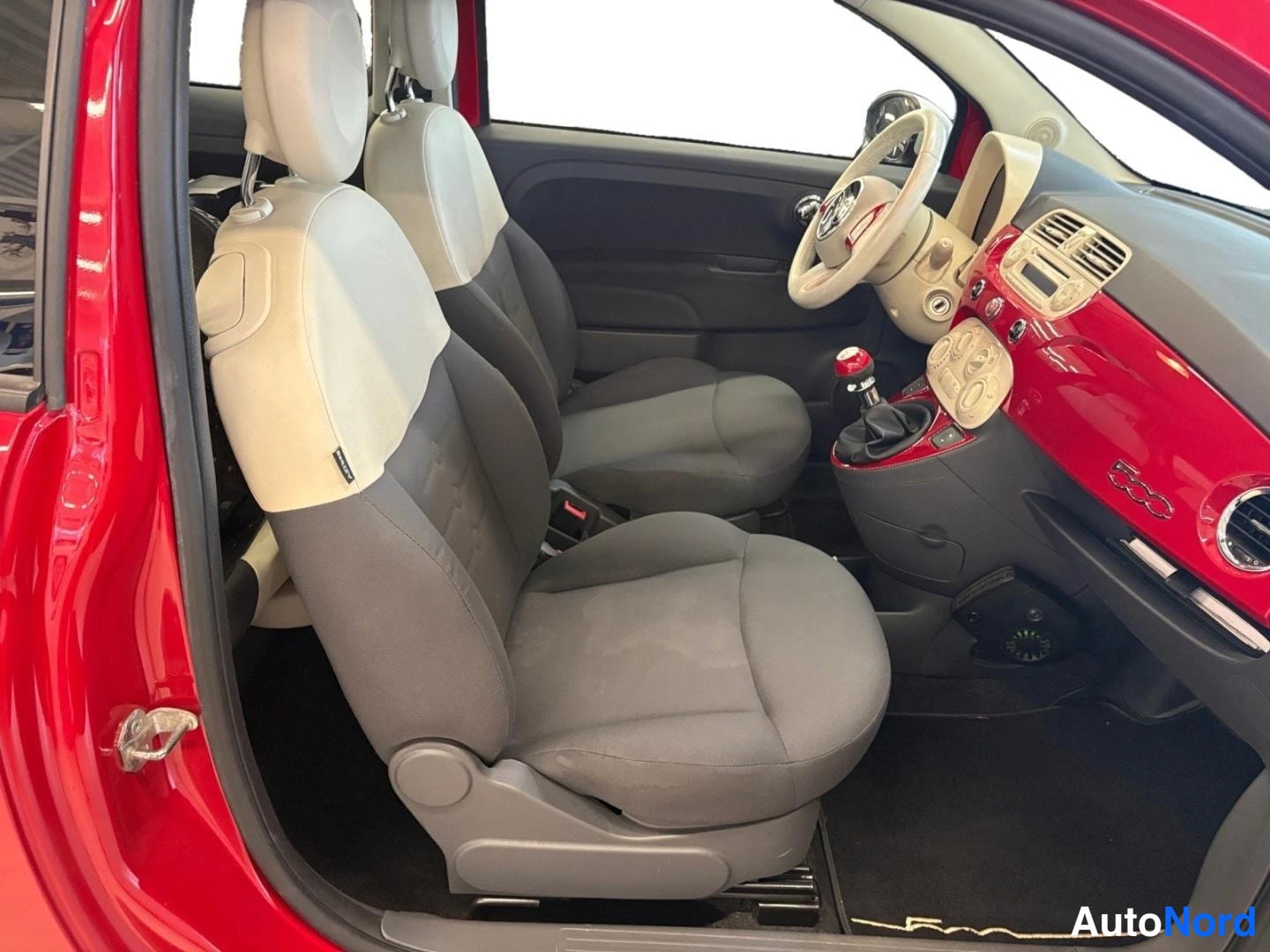 Röd Fiat 500 2014, framsäten, bild 10