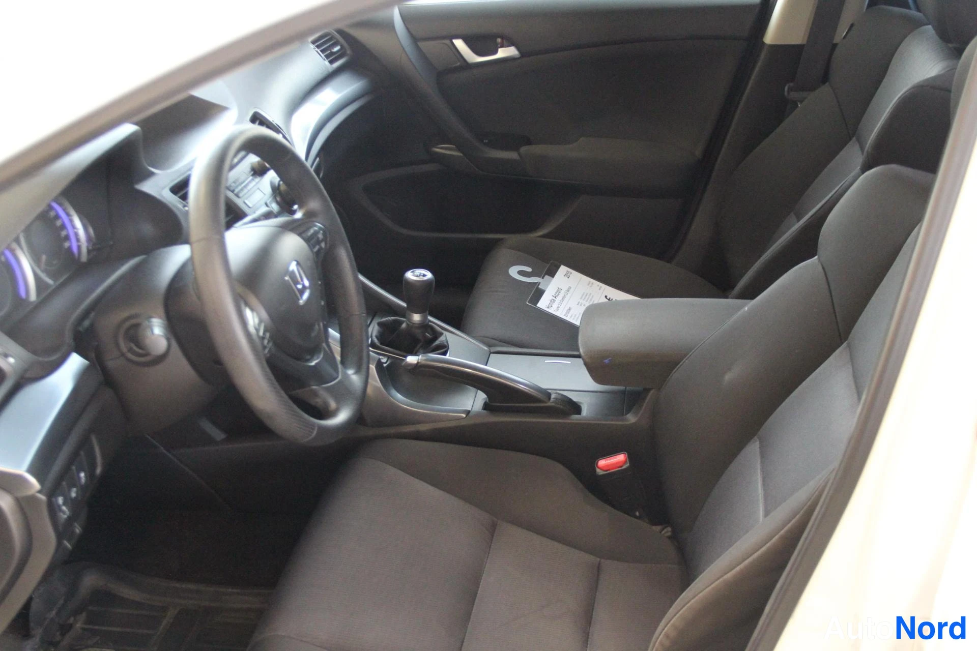 White Honda Accord Tourer 2015, front seats, photo 9
