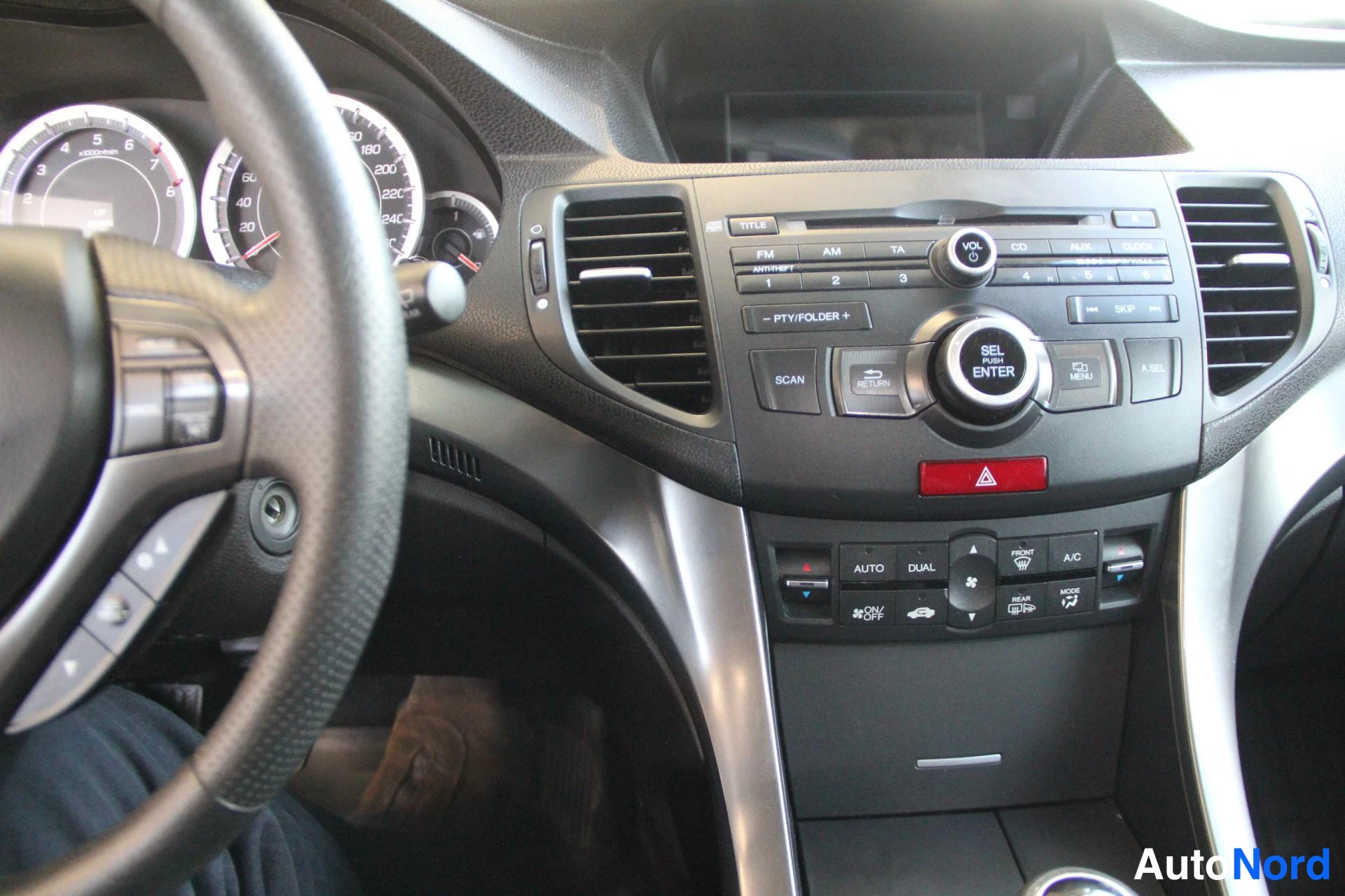 White Honda Accord Tourer 2015, detail, photo 15