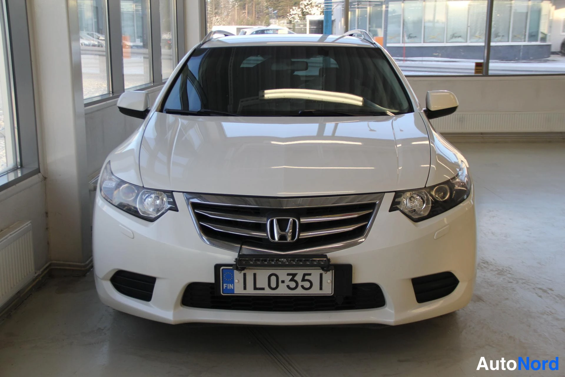White Honda Accord Tourer 2015, front, photo 3