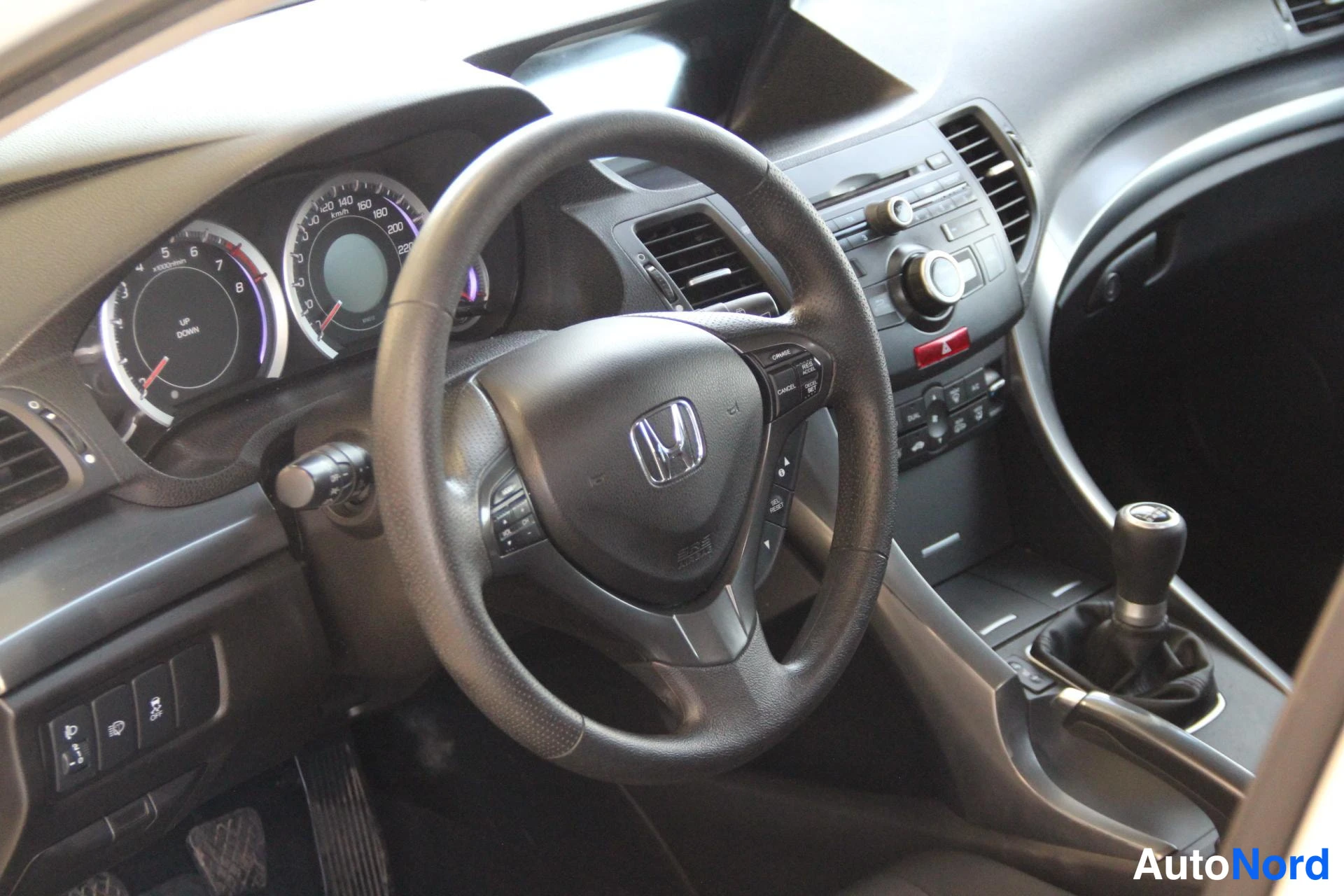 White Honda Accord Tourer 2015, cockpit, photo 8