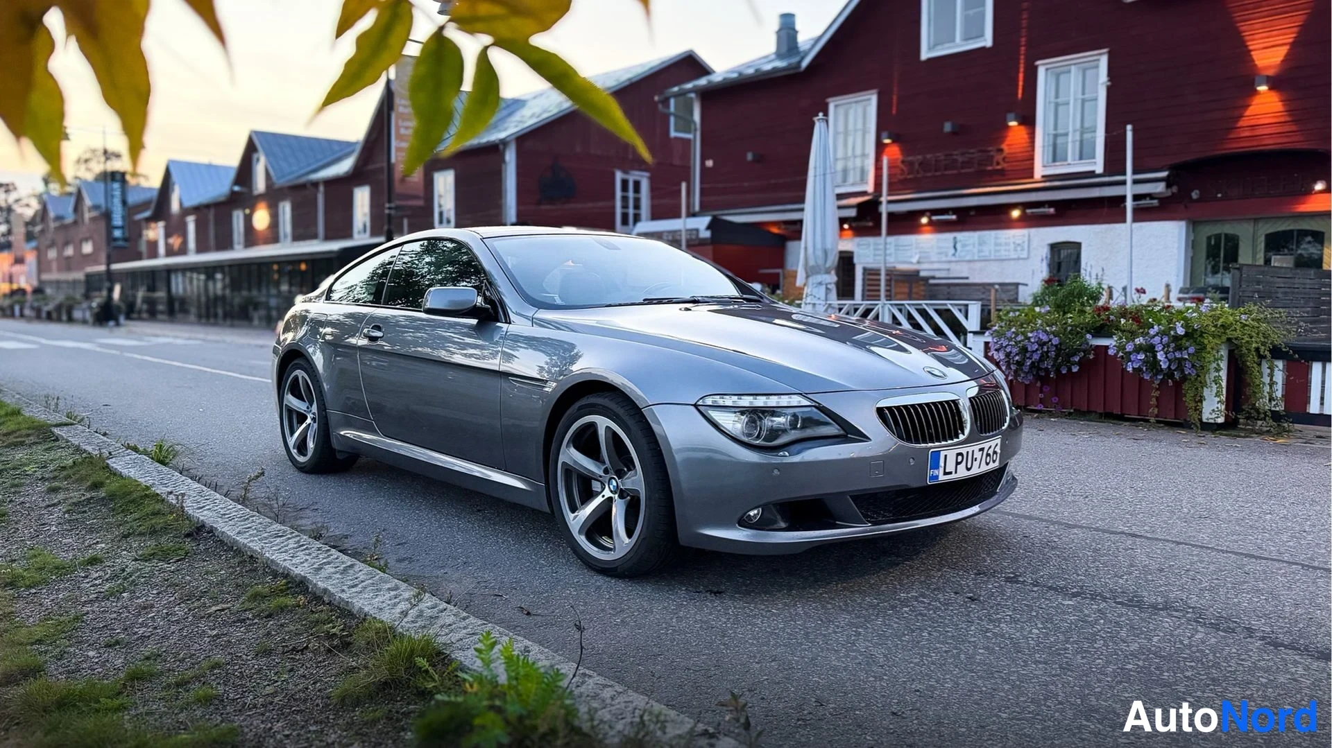 Hopea BMW 650i 2009, etuviisto, keula oikealle, kuva 3