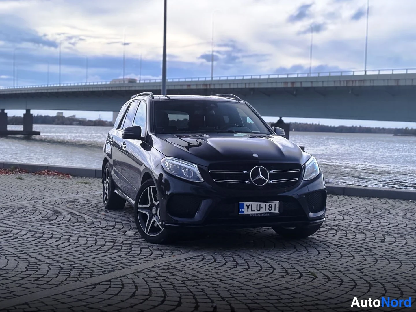 Mercedes-Benz GLE 500 e 4MATIC AMG Line 2016