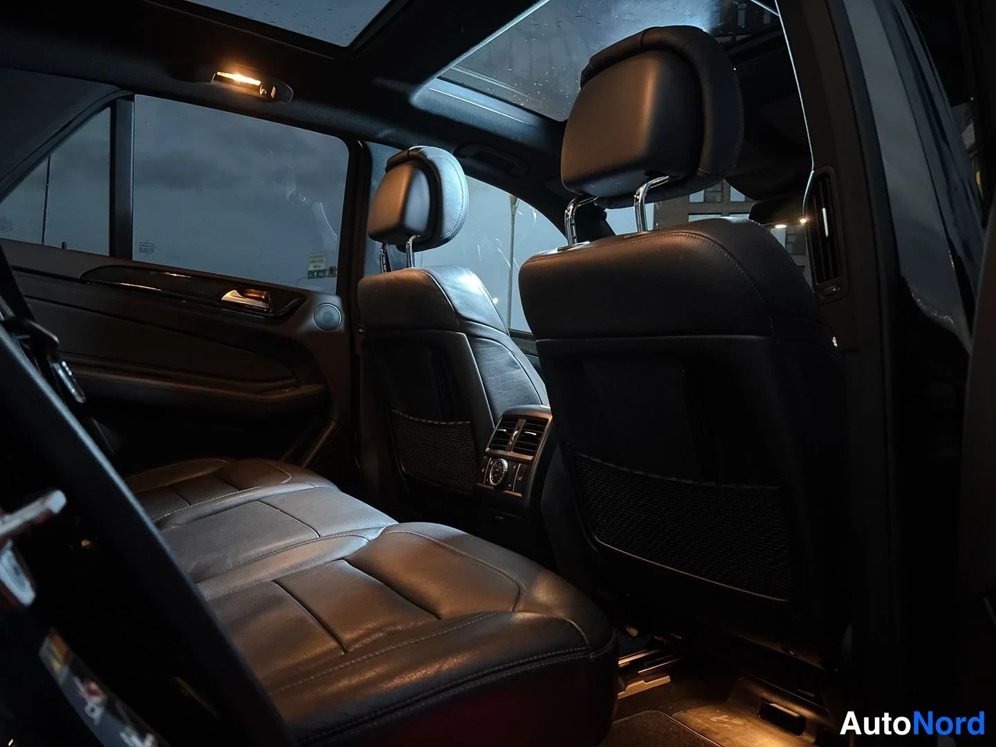 Musta Mercedes-Benz GLE 500 e 4MATIC 2016, takaistuimet, kuva 16