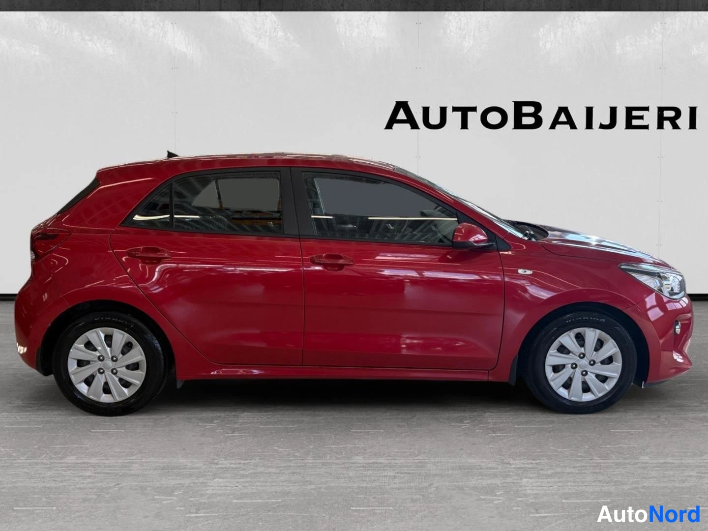 Punainen Kia Rio 2019, sivulta, kuva 5