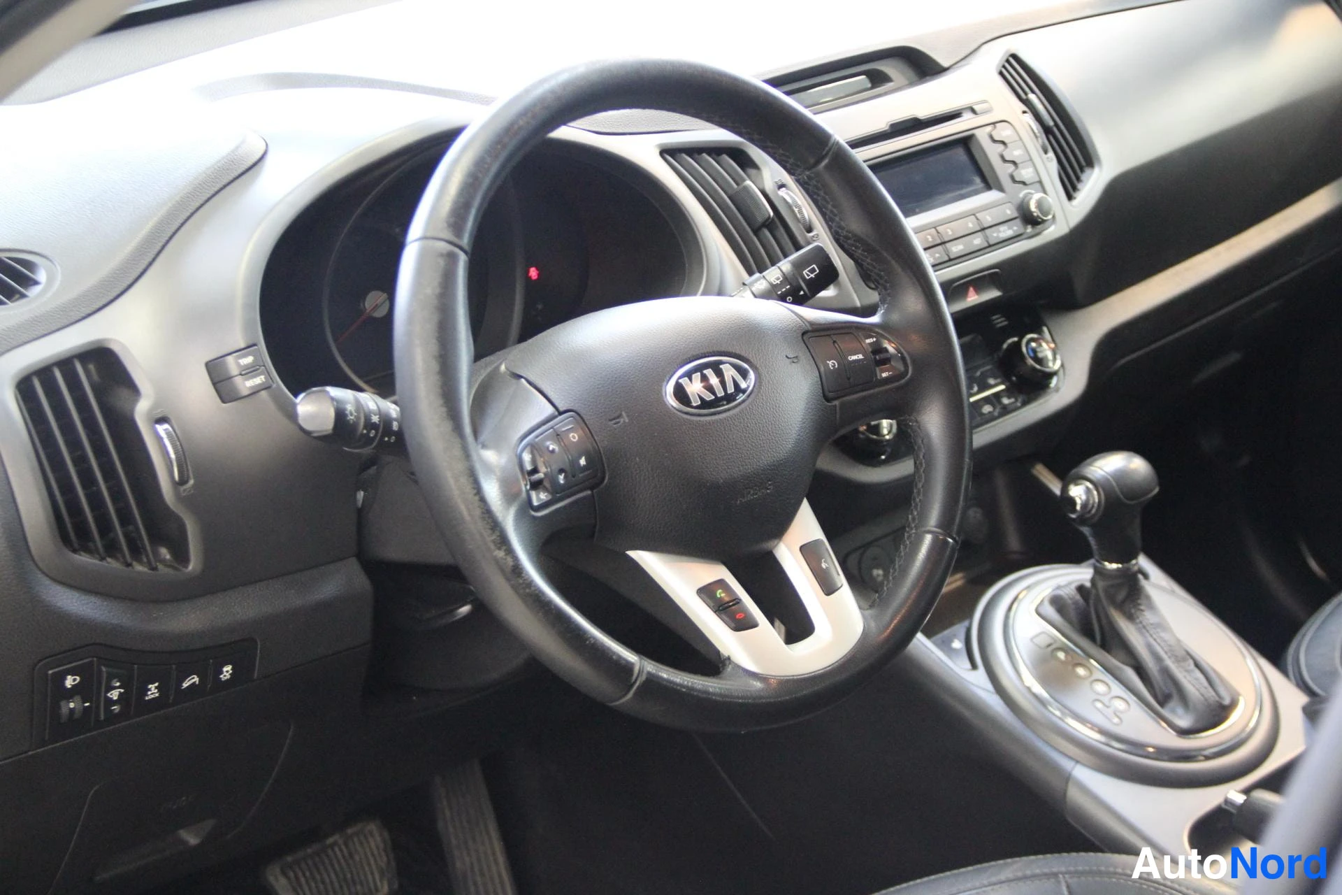 Harmaa Kia Sportage 2013, ohjaamo, kuva 7