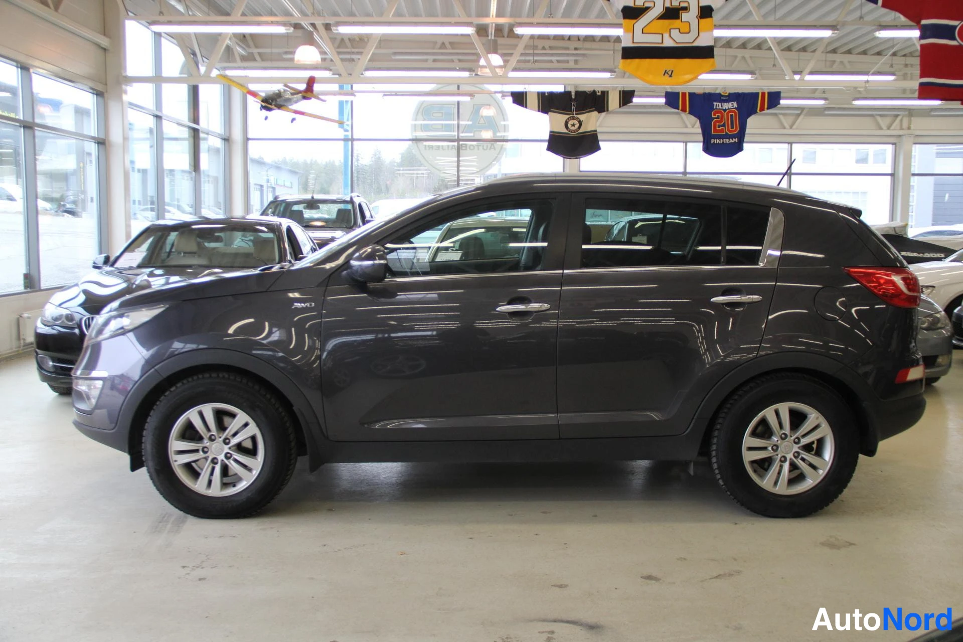 Harmaa Kia Sportage 2013, sivulta, kuva 4