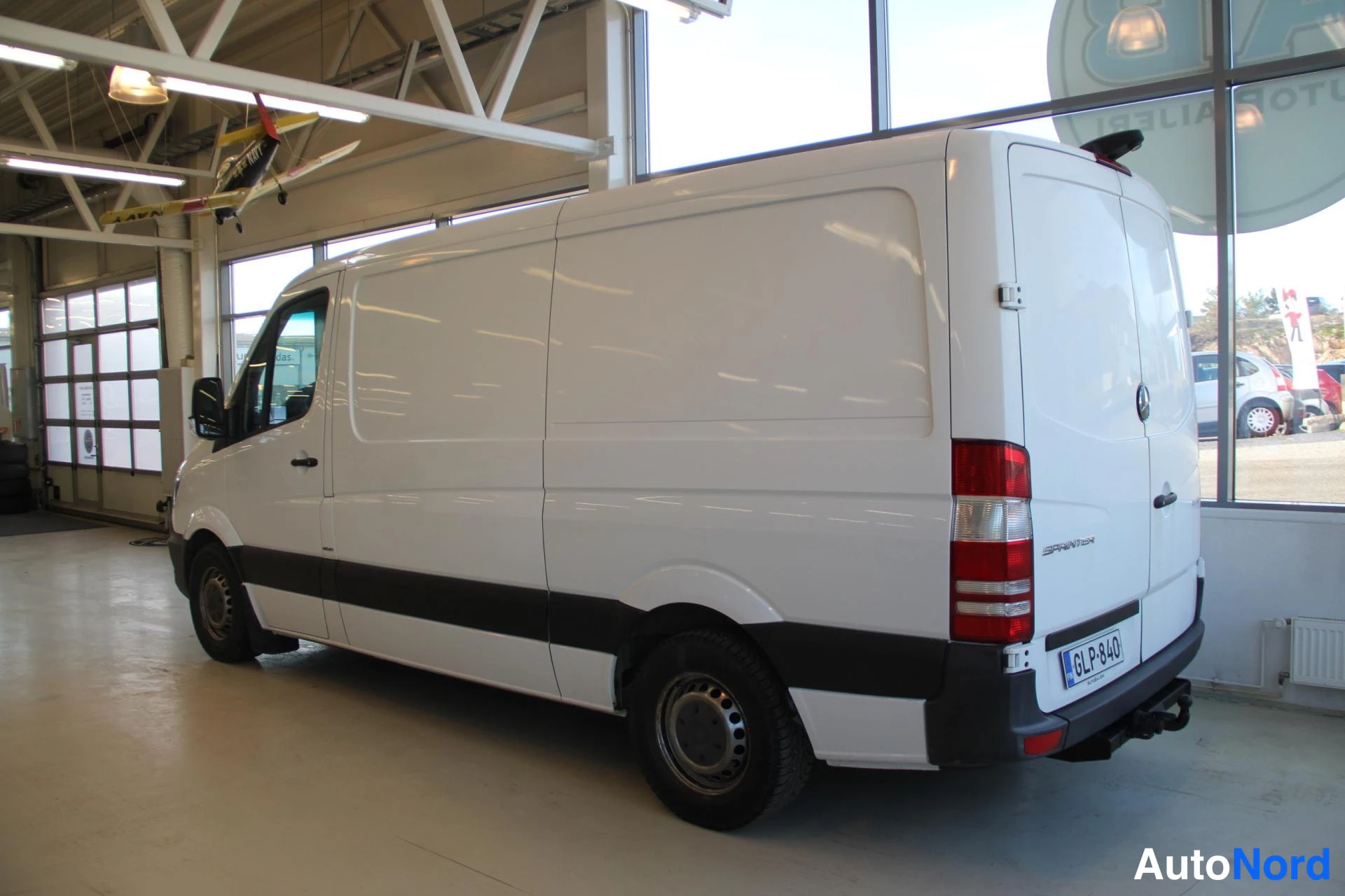 Valkoinen Mercedes-Benz Sprinter 316 CDI 2015, takaviisto, kuva 5