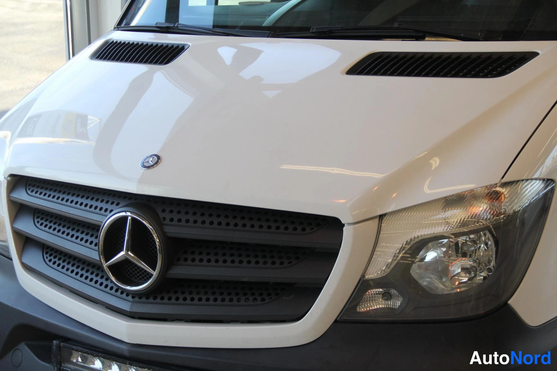 Valkoinen Mercedes-Benz Sprinter 316 CDI 2015, yksityiskohta, kuva 11
