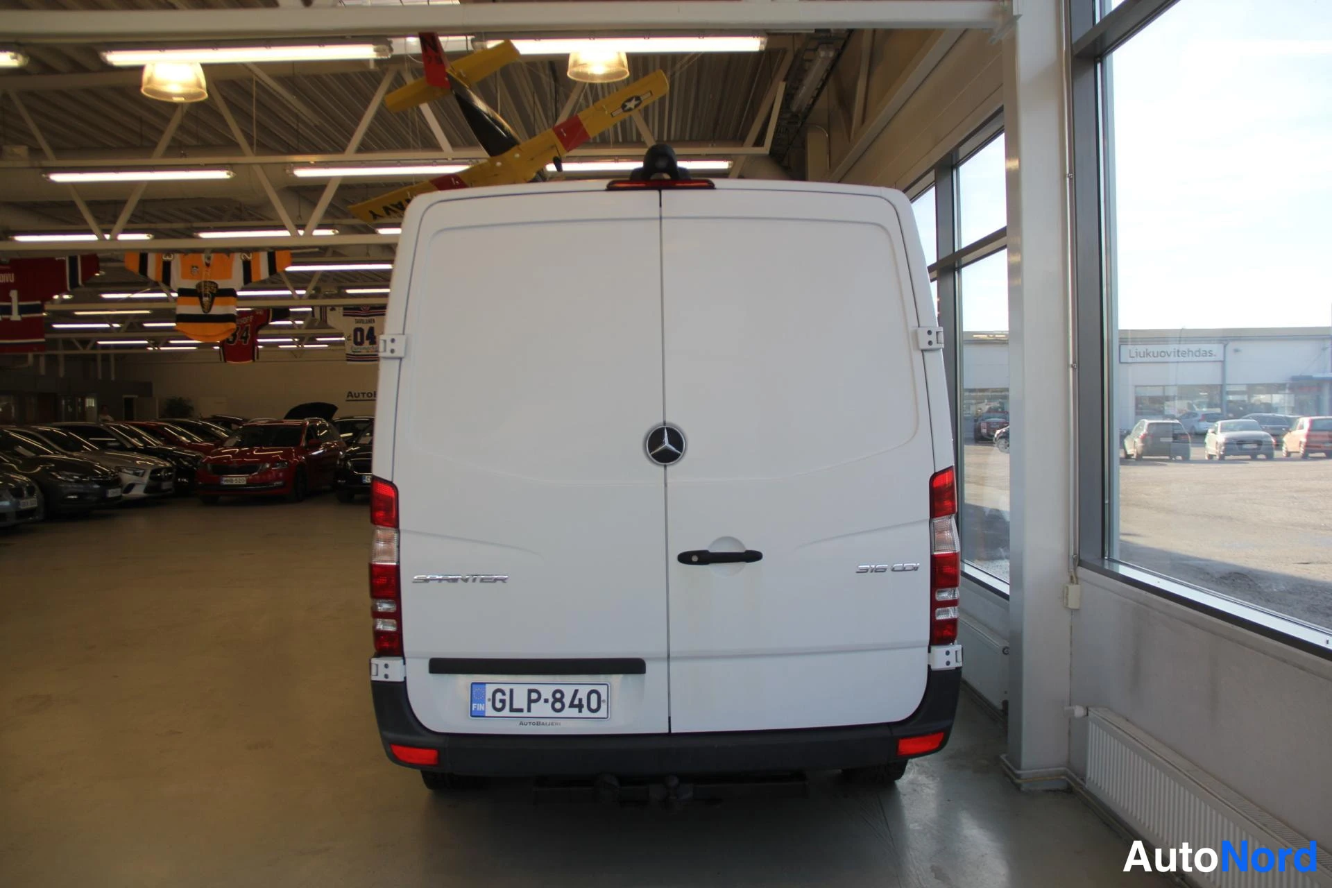 Valkoinen Mercedes-Benz Sprinter 316 CDI 2015, takaa, kuva 7
