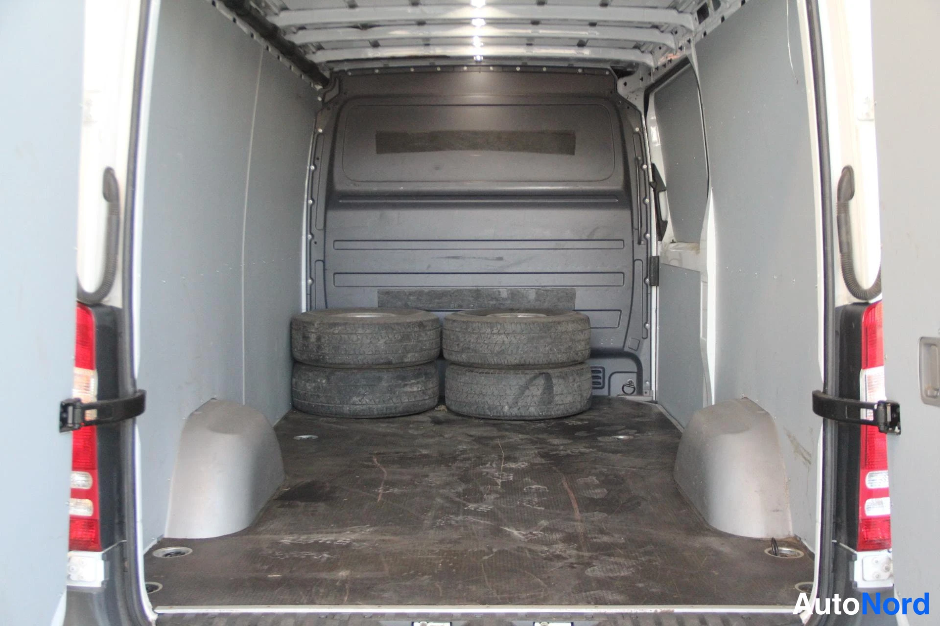 Valkoinen Mercedes-Benz Sprinter 316 CDI 2015, tavaratila, kuva 10