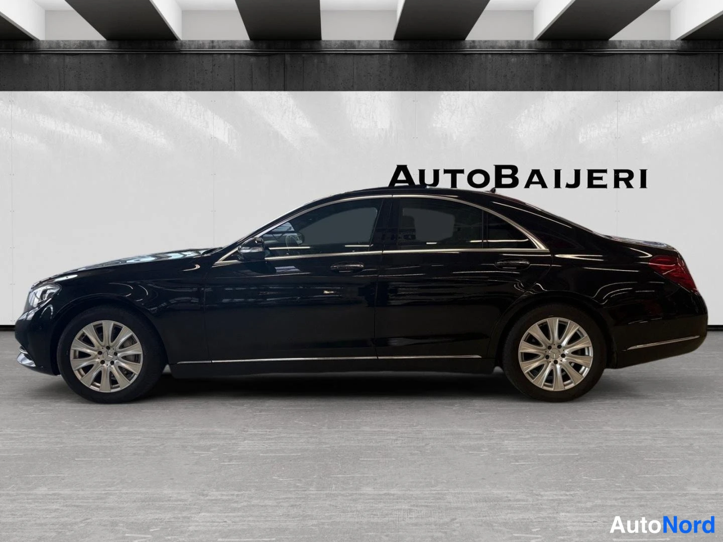 Musta Mercedes-Benz S 350 BlueTEC 2014, sivulta, kuva 4