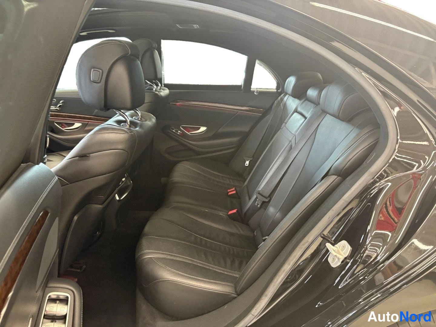 Musta Mercedes-Benz S 350 BlueTEC 2014, takaistuimet, kuva 13