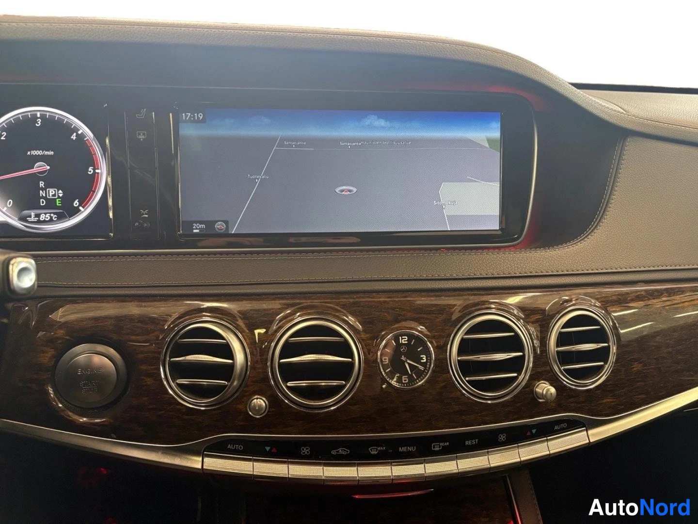 Musta Mercedes-Benz S 350 BlueTEC 2014, yksityiskohta, kuva 17