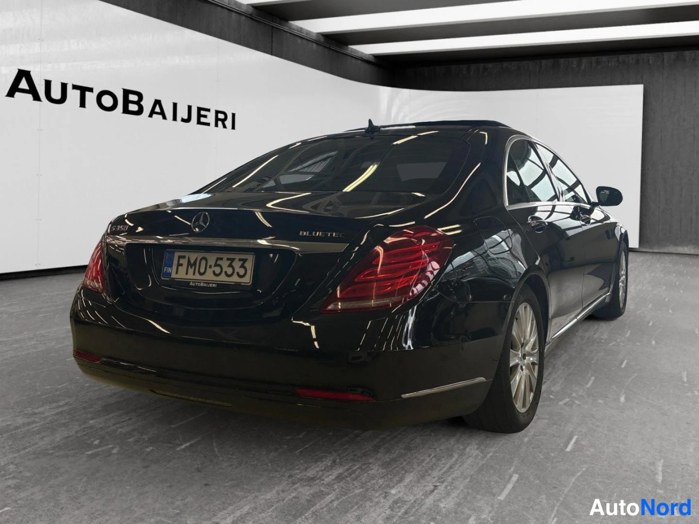 Musta Mercedes-Benz S 350 BlueTEC 2014, takaviisto, kuva 5