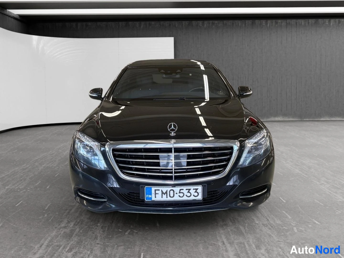 Musta Mercedes-Benz S 350 BlueTEC 2014, edestä, kuva 3