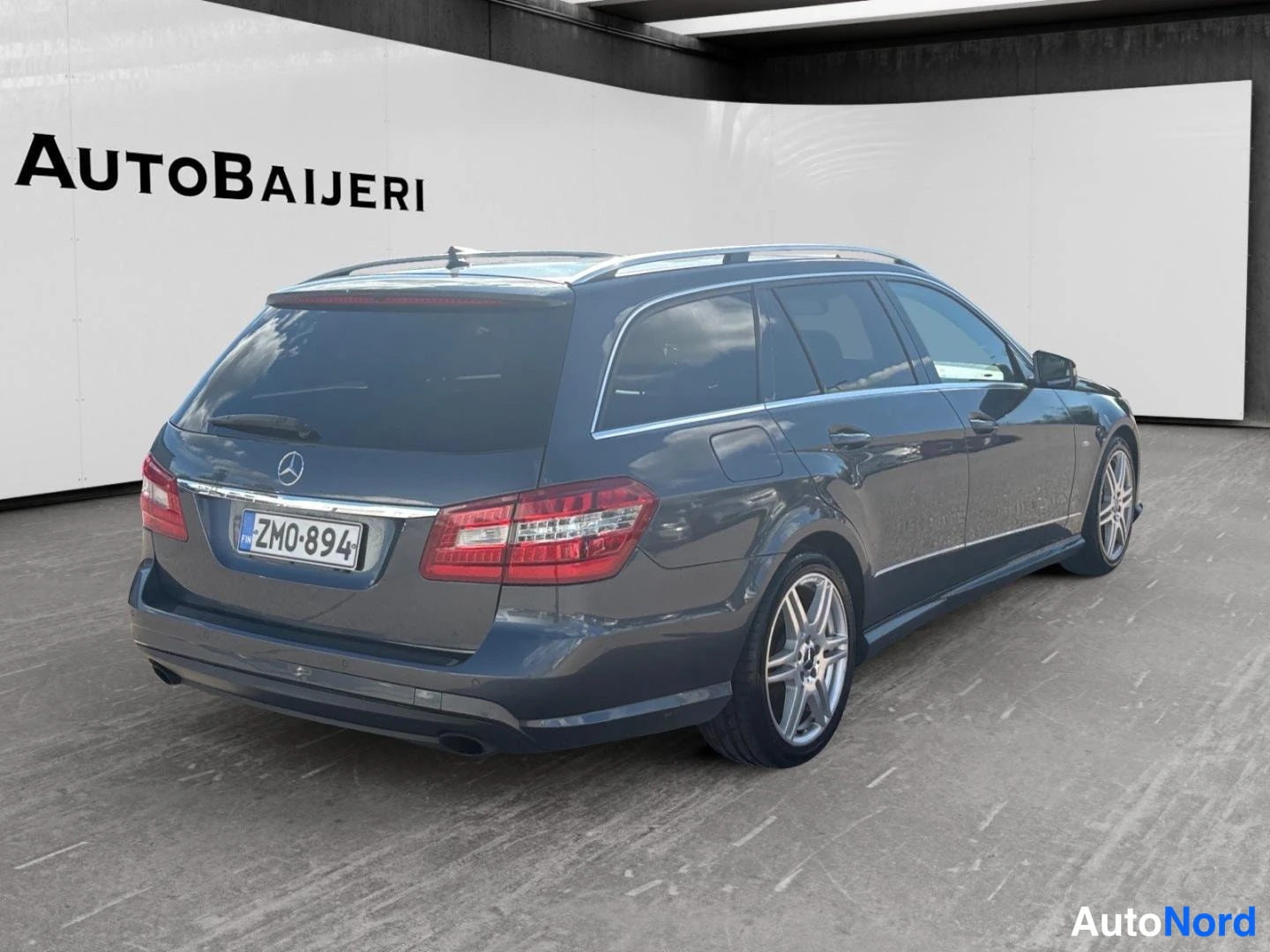 Musta Mercedes-Benz E 200 2010, takaviisto, kuva 6