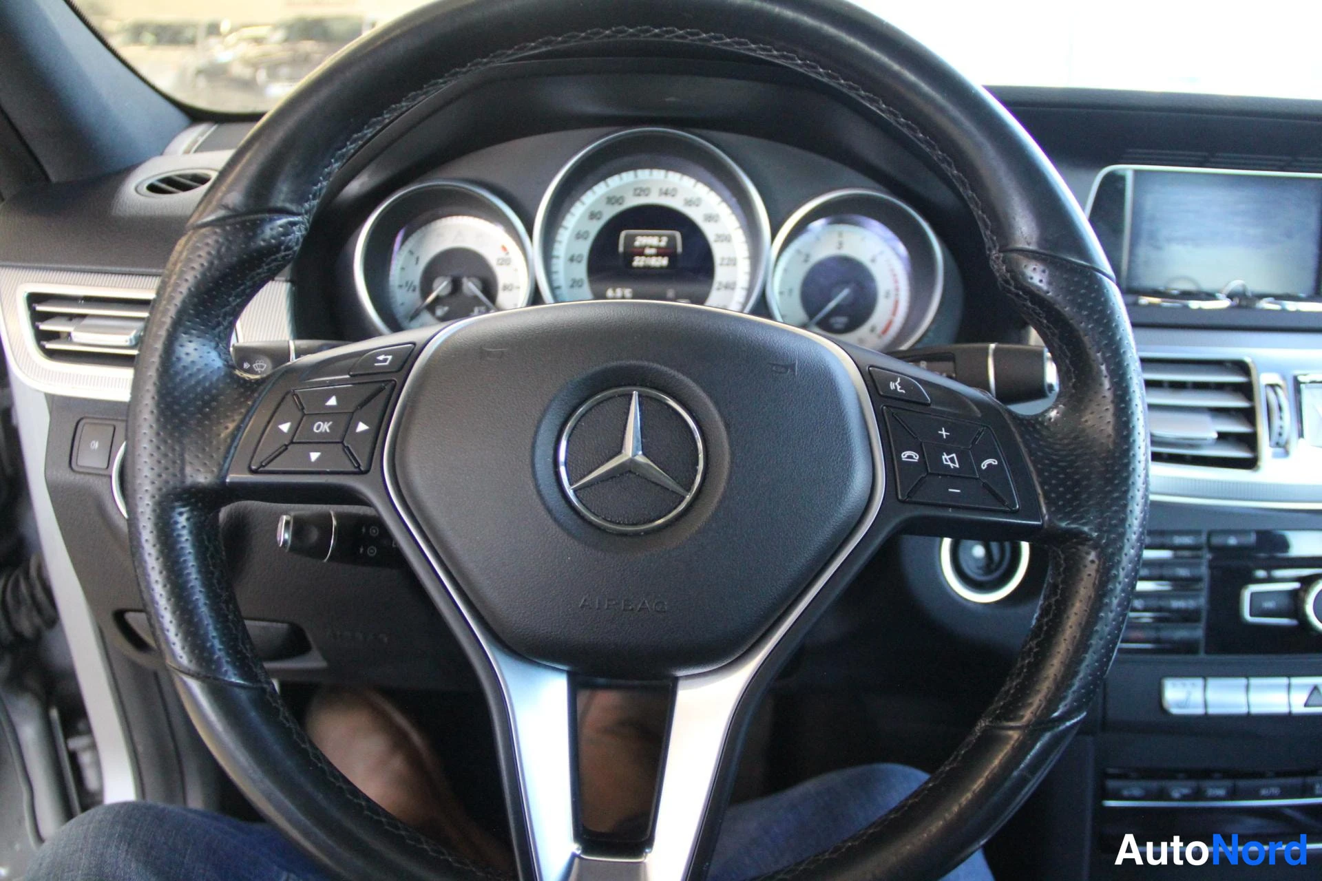 Grå Mercedes-Benz E 220 BlueTEC 2015, detalj, bild 13