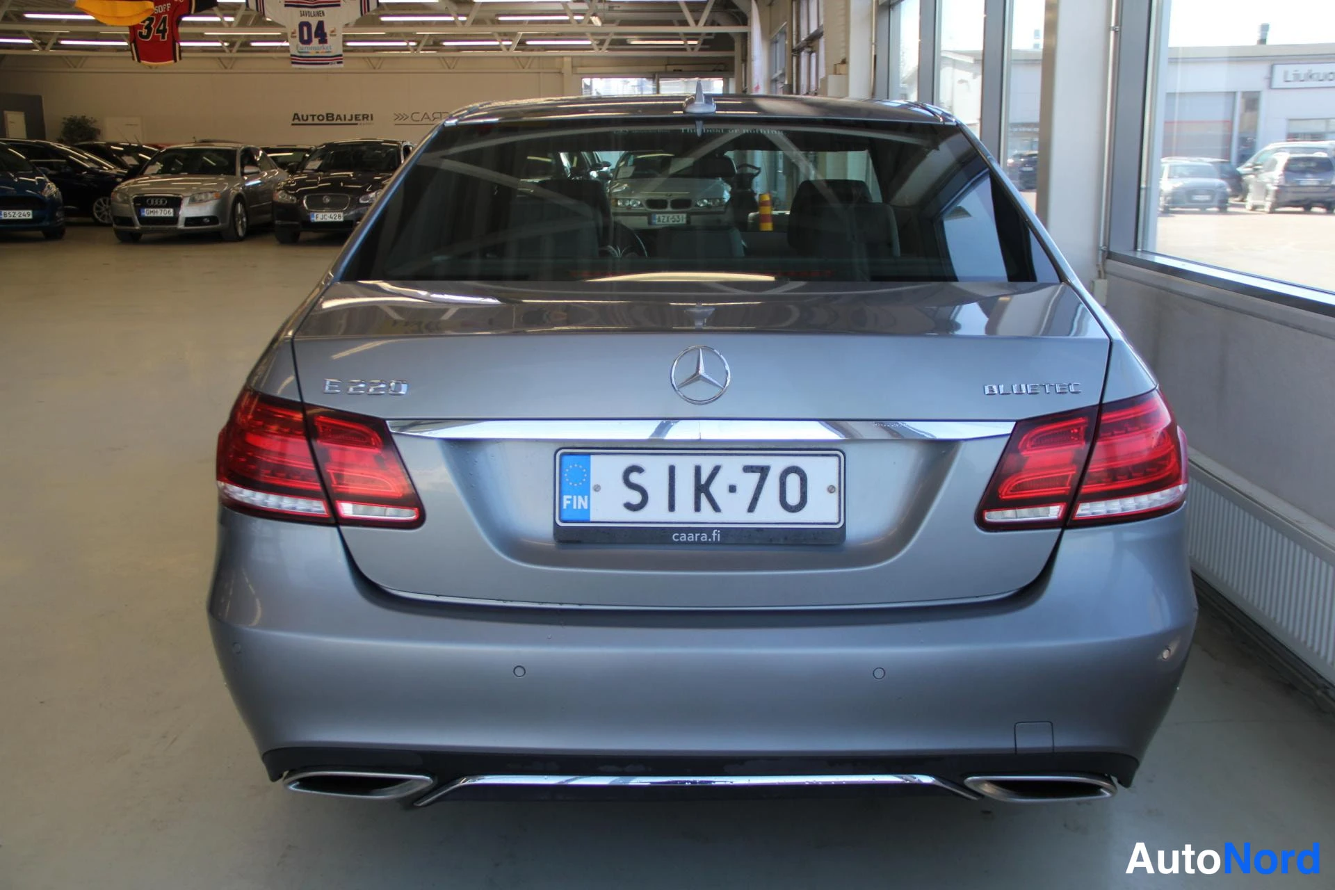 Grå Mercedes-Benz E 220 BlueTEC 2015, bakifrån, bild 6
