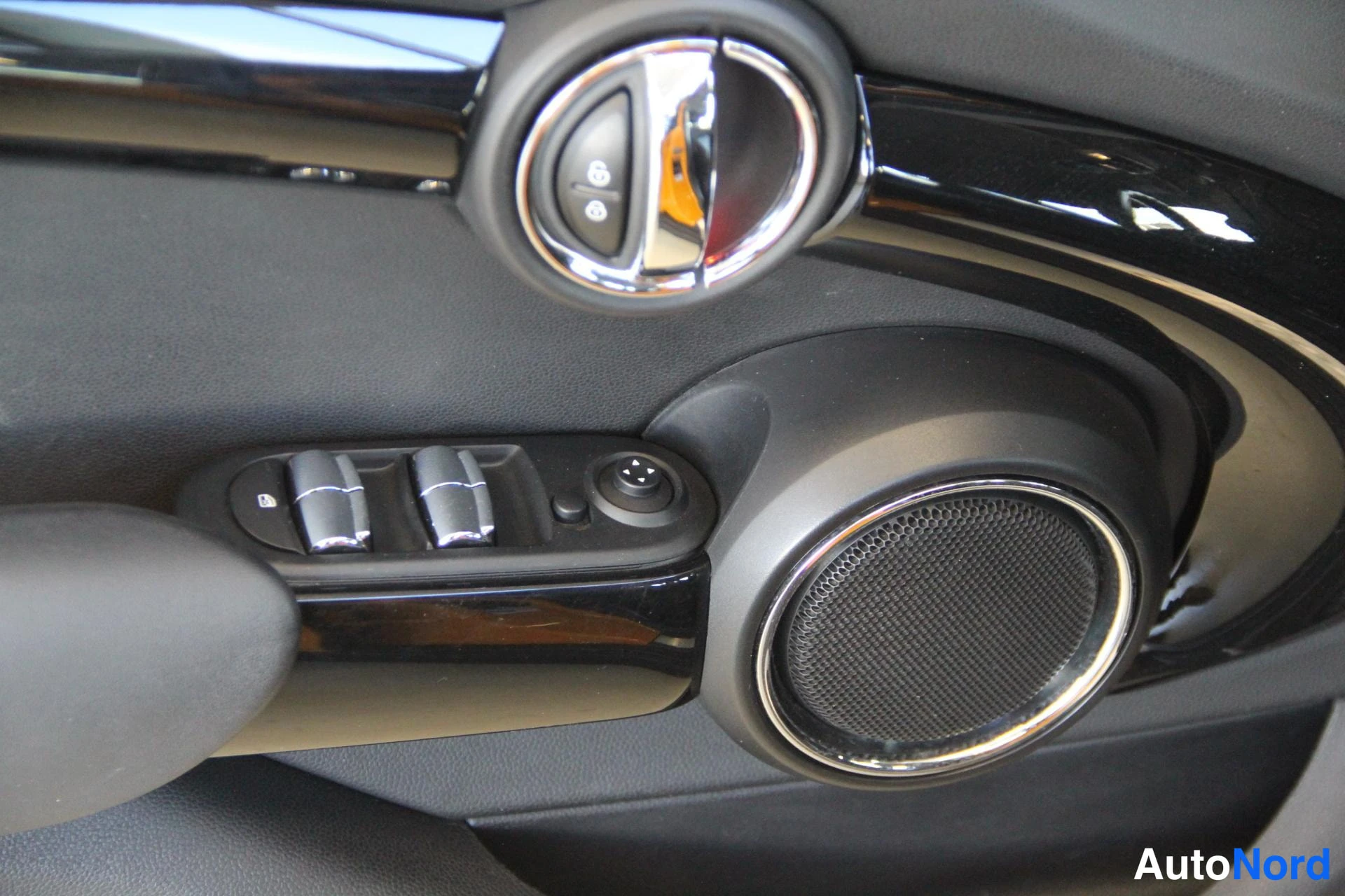 Oranssi Mini Cooper S 2015, yksityiskohta, kuva 13