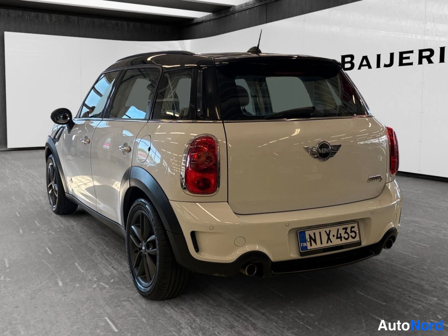 Vit Mini Countryman 2012, snett bakifrån, bild 4