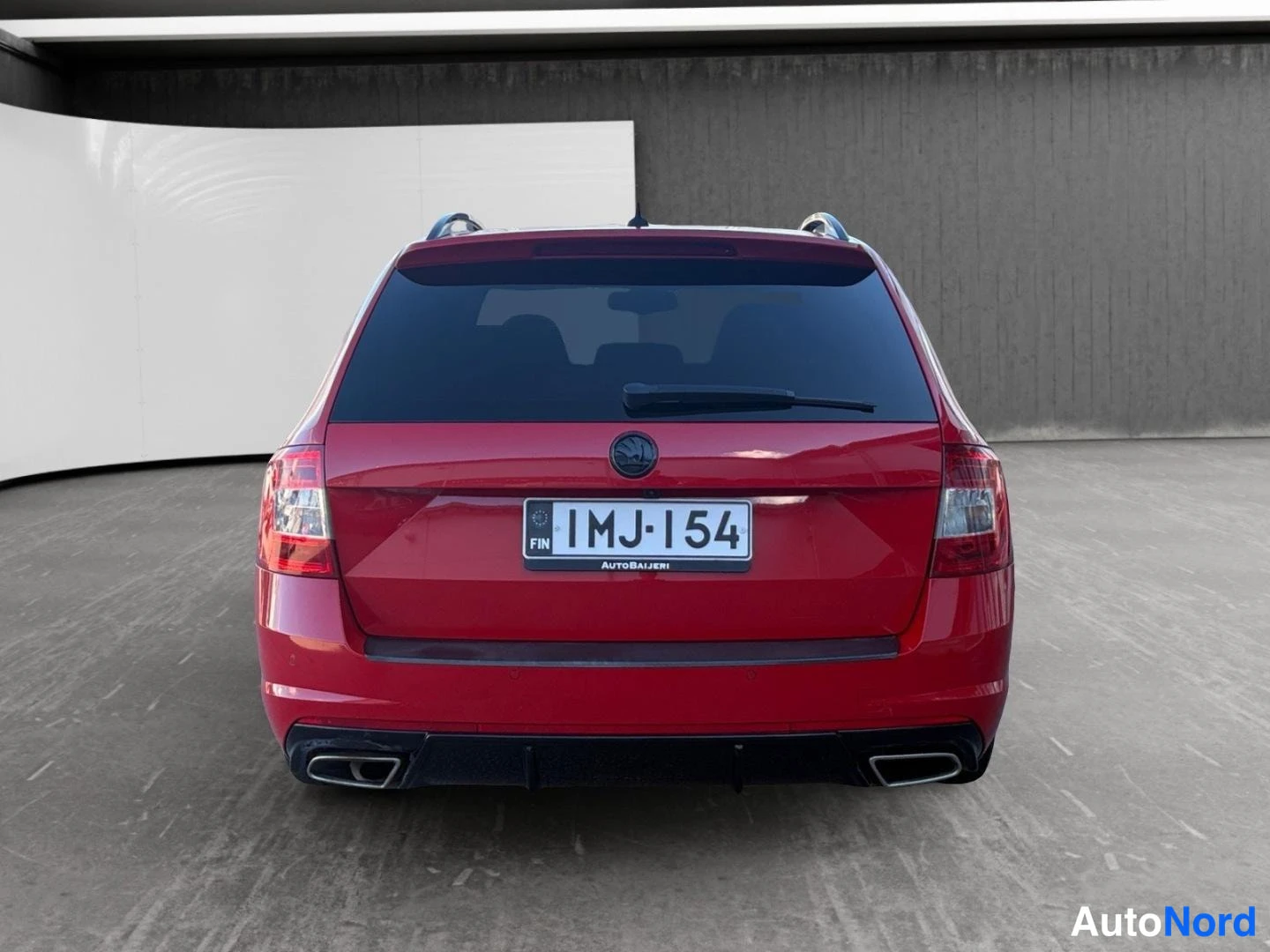 Punainen Skoda Octavia 2016, takaa, kuva 8