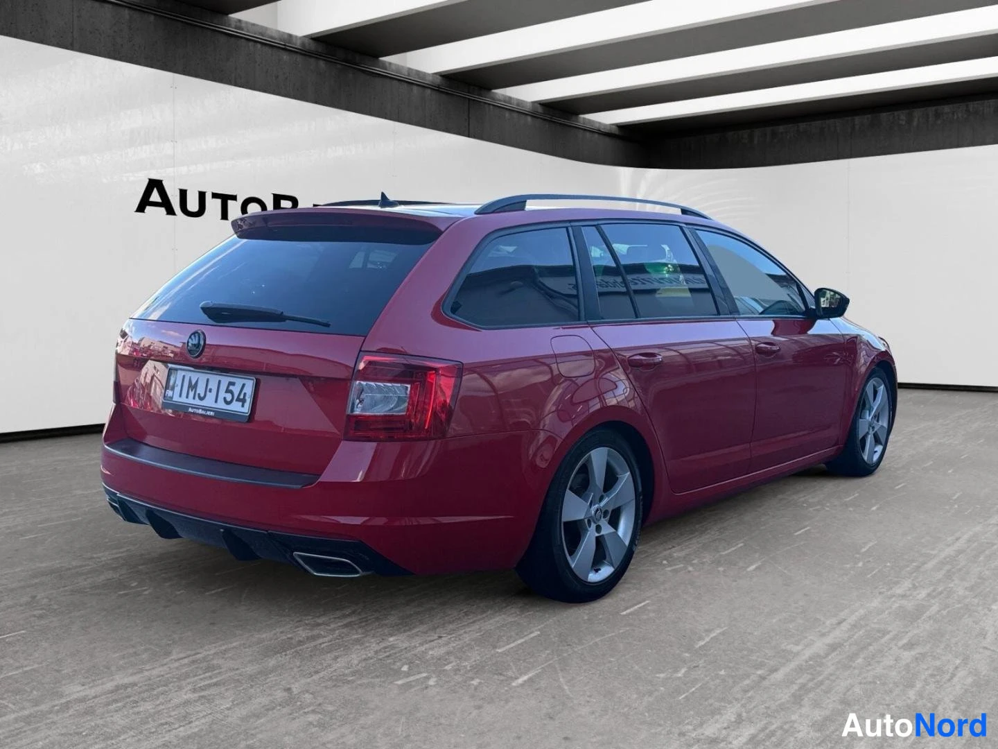 Punainen Skoda Octavia 2016, takaviisto, kuva 7