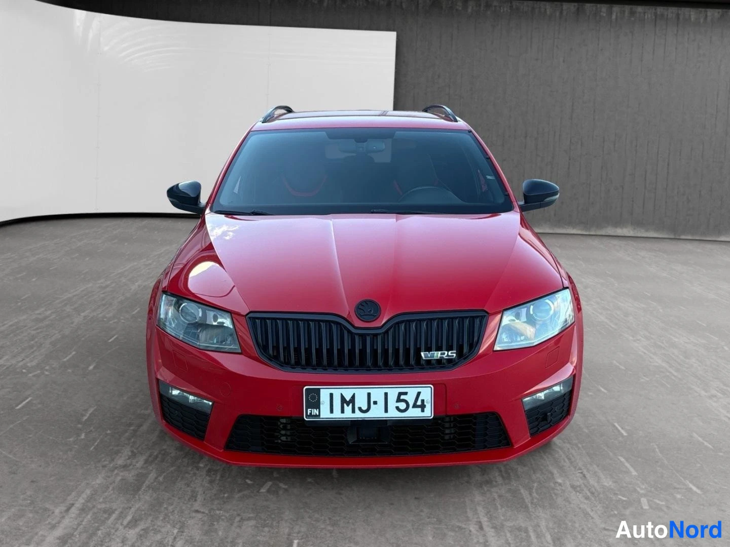 Punainen Skoda Octavia 2016, edestä, kuva 4