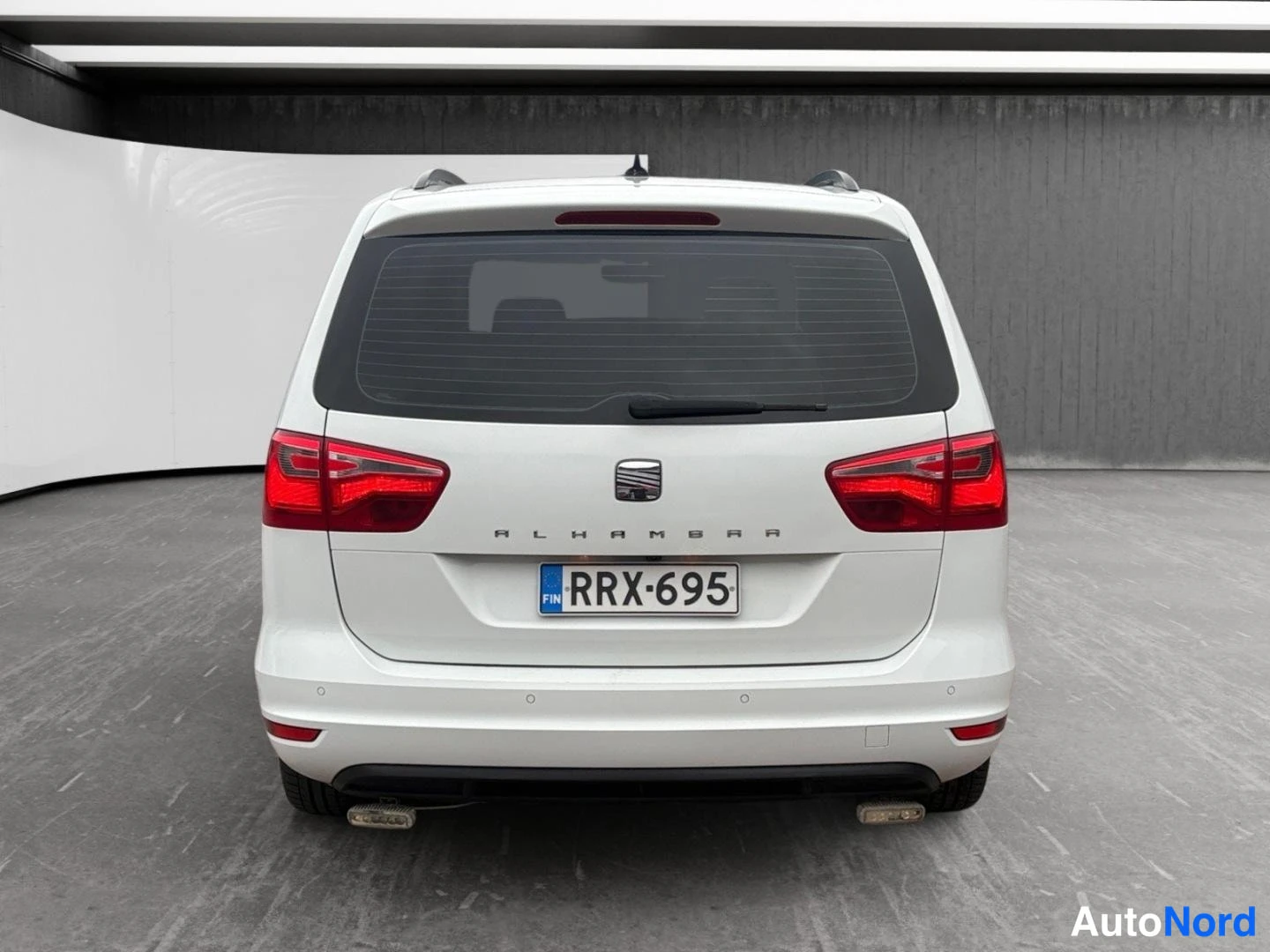 Vit Seat Alhambra 2014, bakifrån, bild 8