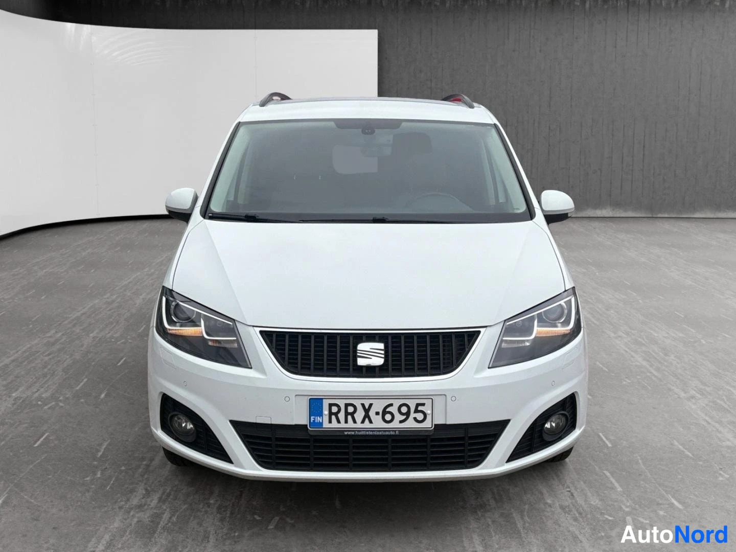 Vit Seat Alhambra 2014, framifrån, bild 3
