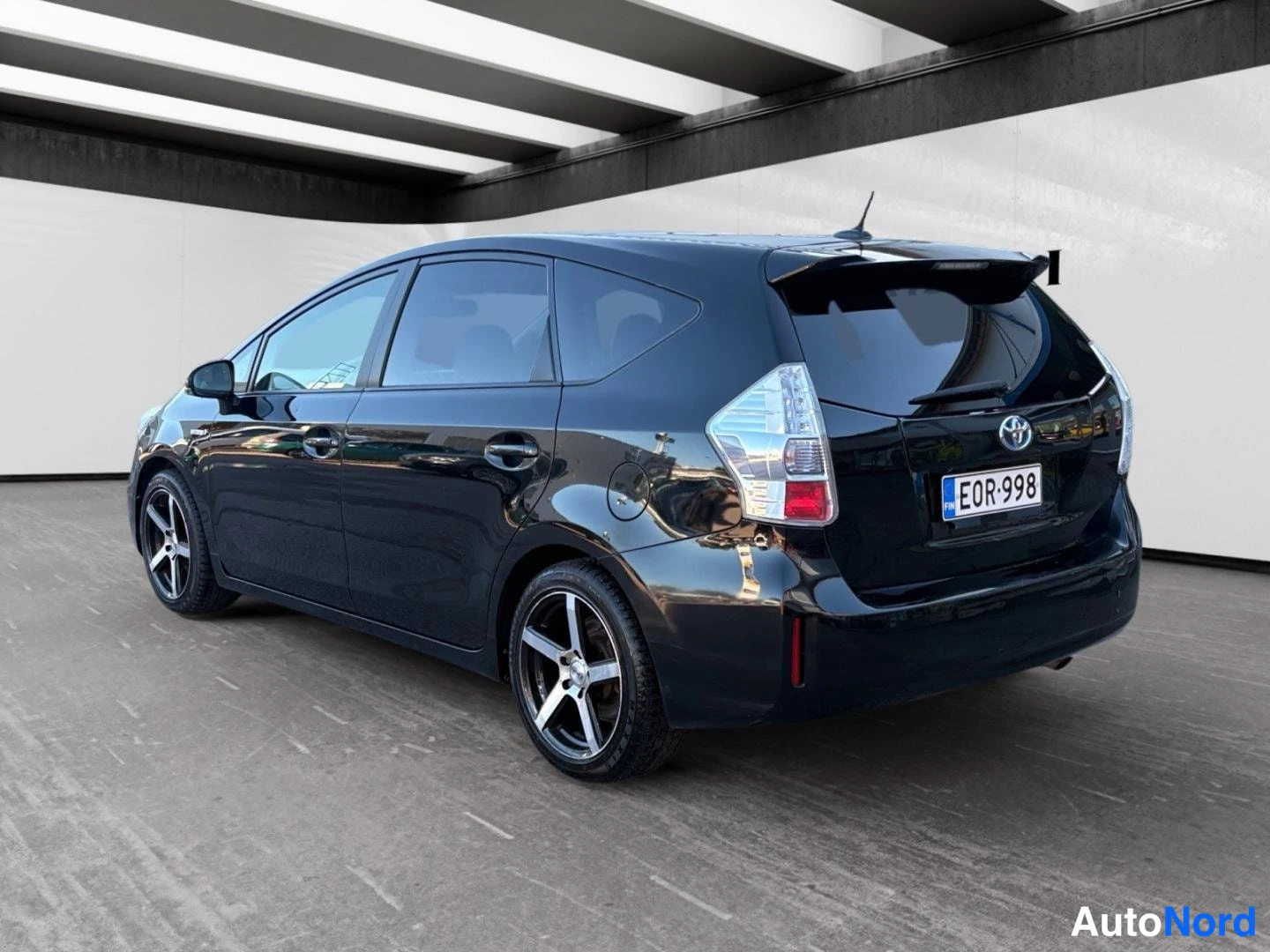 Musta Toyota Prius+ 2012, takaviisto, kuva 7