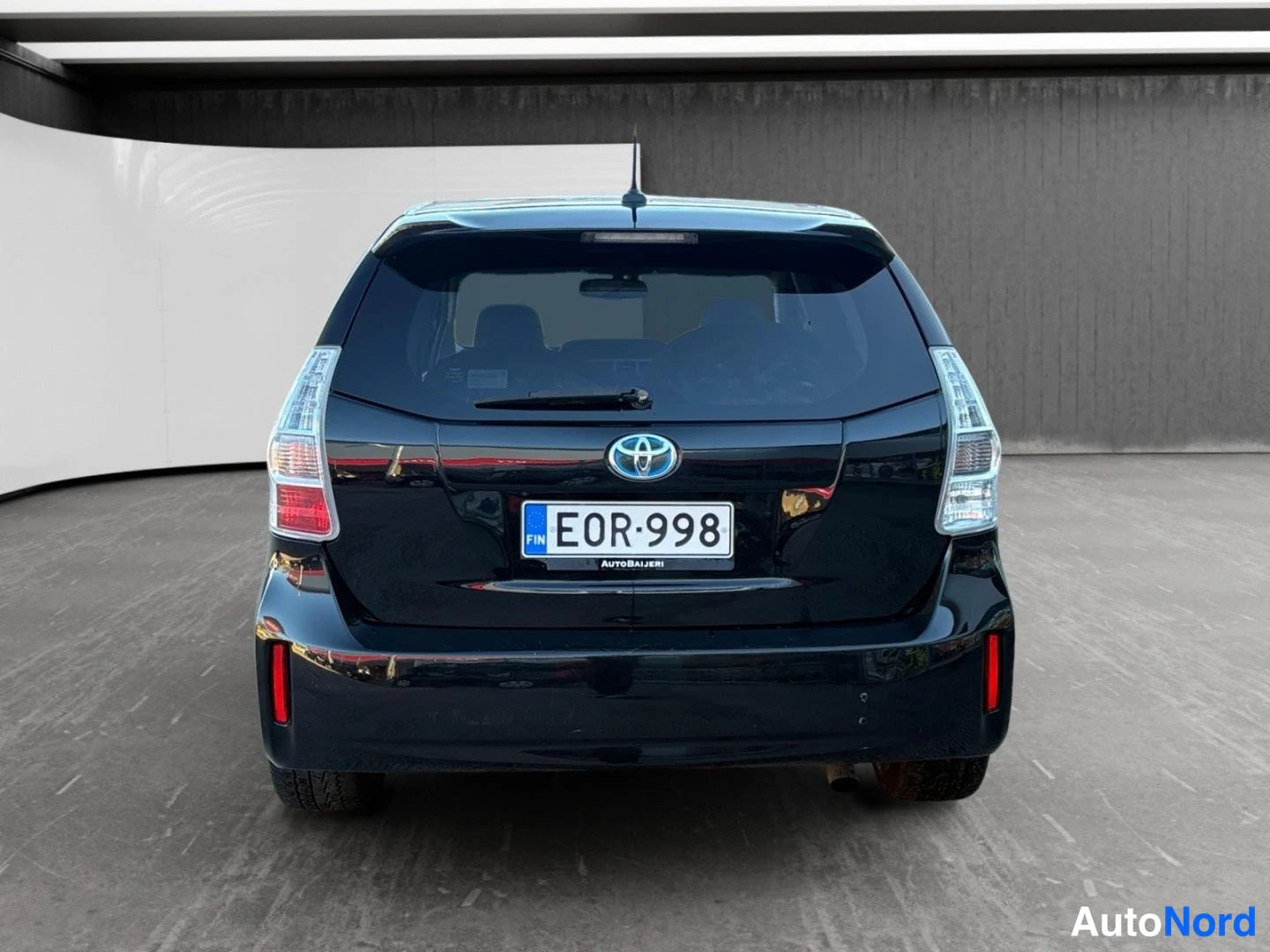 Musta Toyota Prius+ 2012, takaa, kuva 8