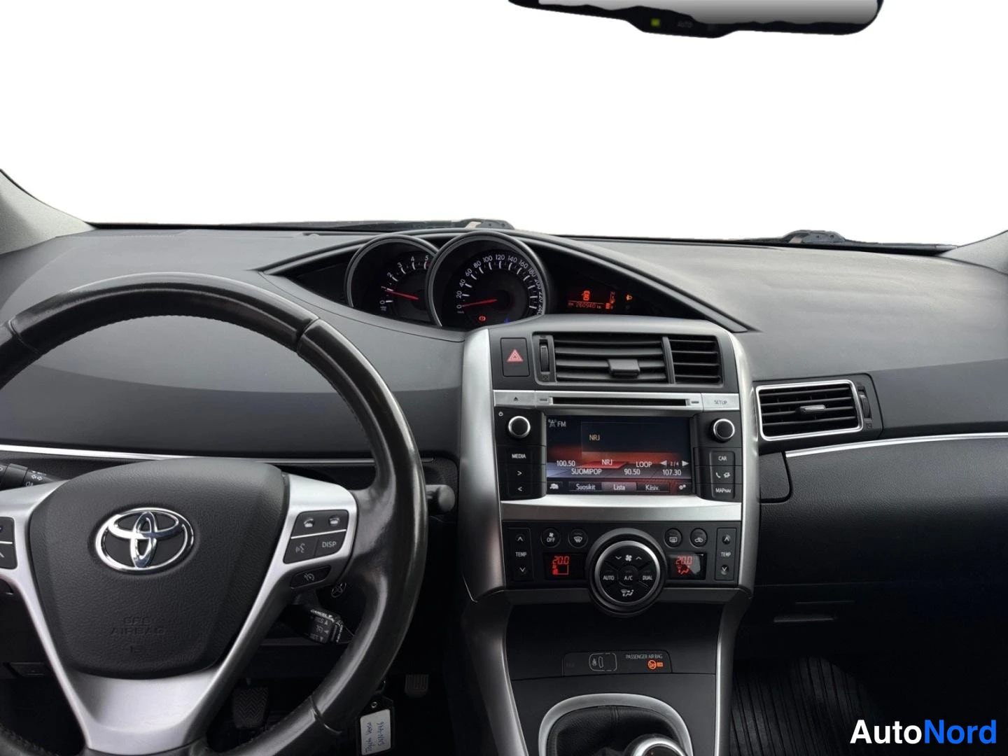 Ruskea Toyota Verso 2015, ohjaamo, kuva 13