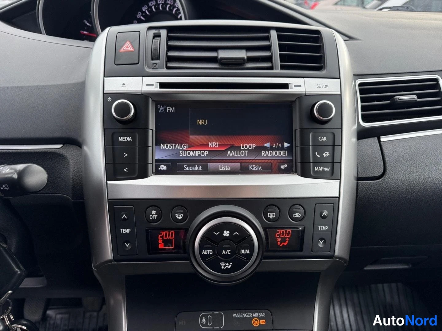 Ruskea Toyota Verso 2015, yksityiskohta, kuva 16