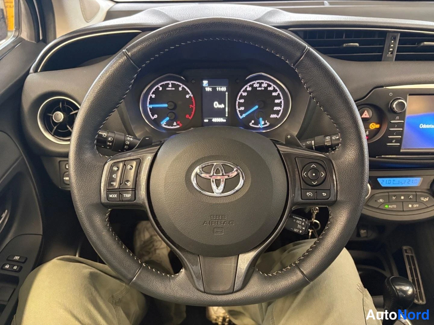 Valkoinen Toyota Yaris 2019, yksityiskohta, kuva 12