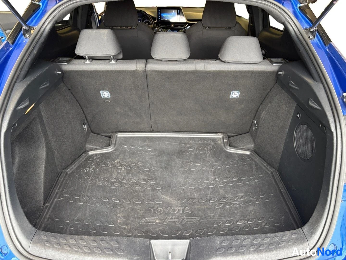 Sininen Toyota C-HR 2018, tavaratila, kuva 14
