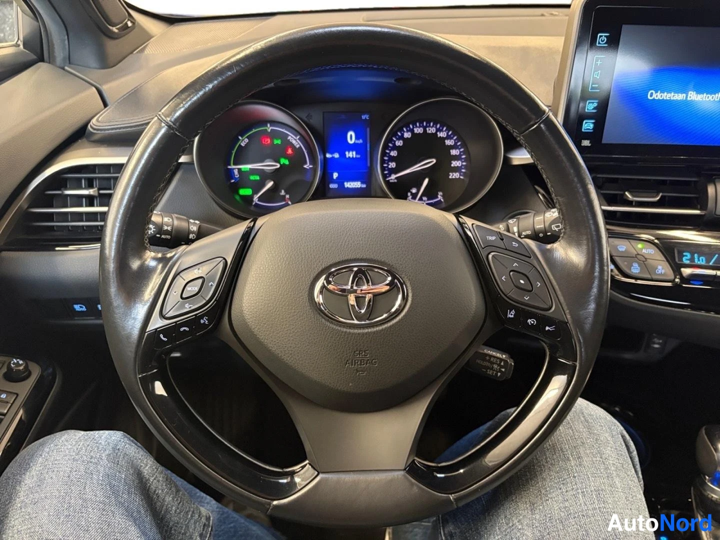 Sininen Toyota C-HR 2018, ohjaamo, kuva 11