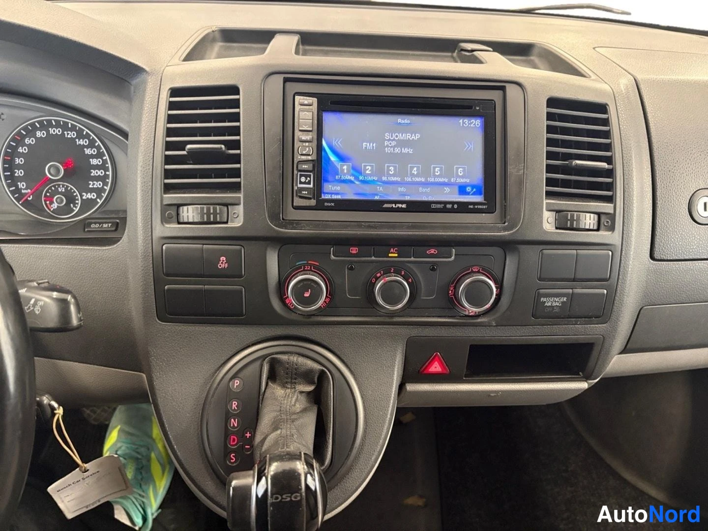 Sininen Volkswagen Transporter 2011, ohjaamo, kuva 11