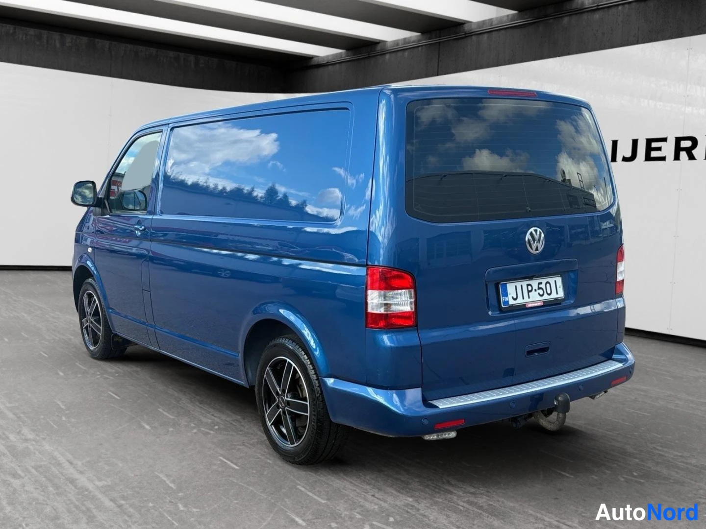 Sininen Volkswagen Transporter 2011, takaviisto, kuva 7