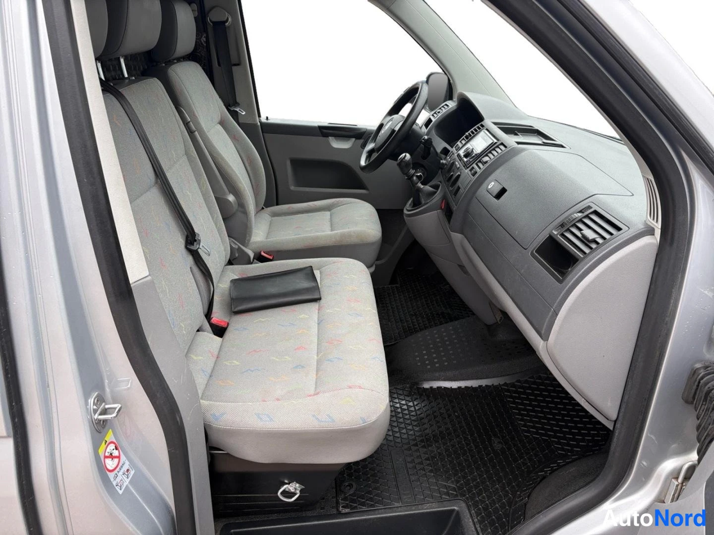 Grå Volkswagen Transporter 2007, förarplats, bild 10