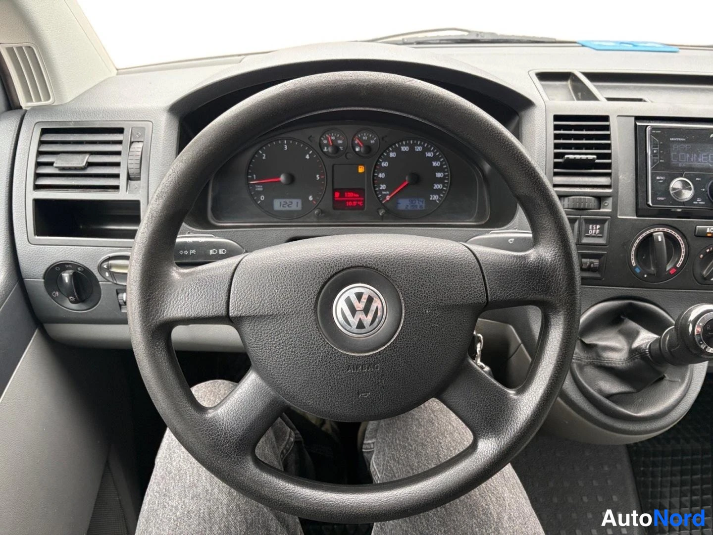 Grå Volkswagen Transporter 2007, förarplats, bild 11