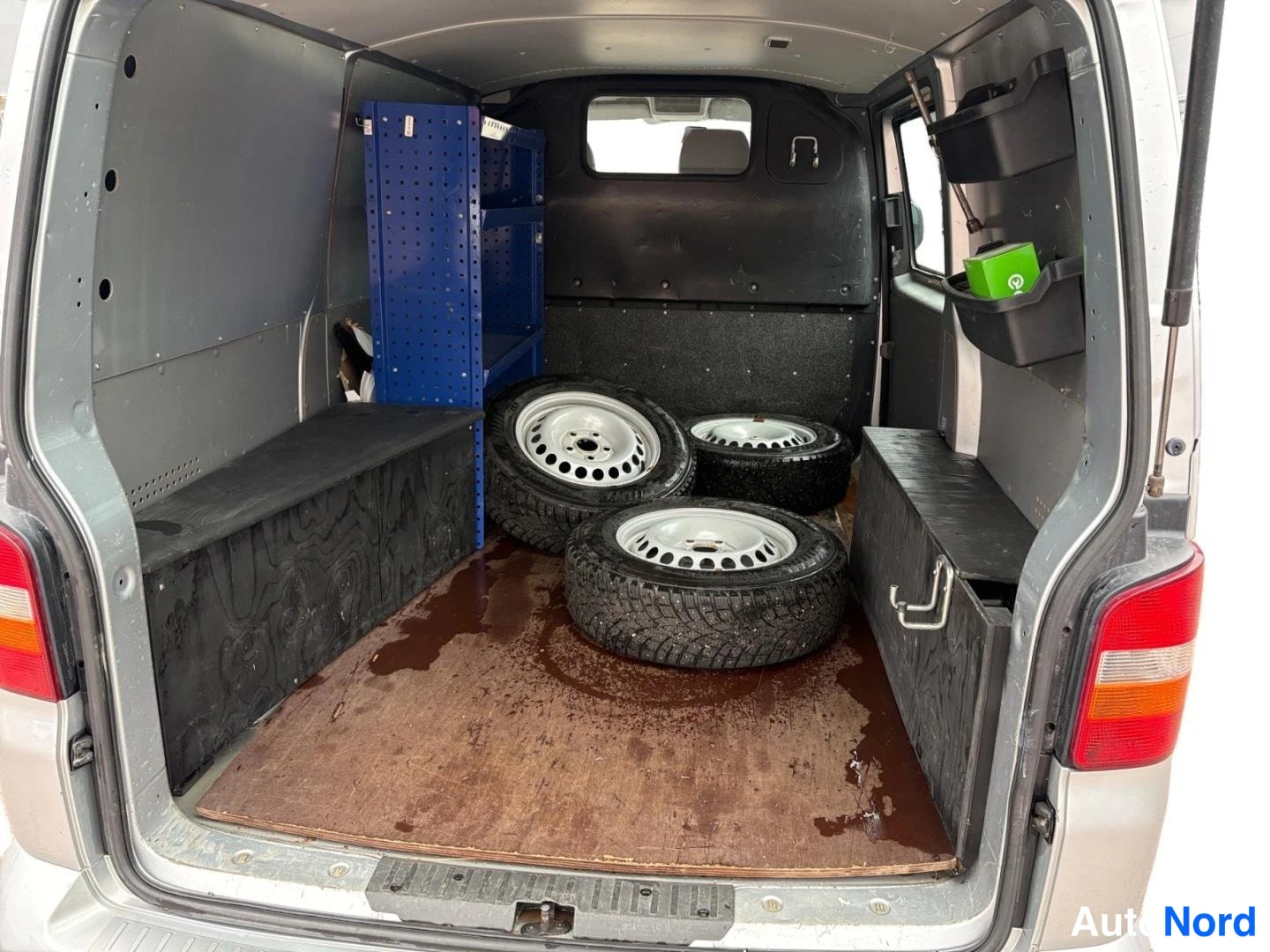 Grå Volkswagen Transporter 2007, bagageutrymme, bild 13