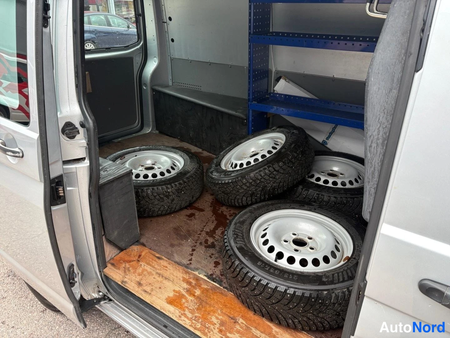 Grå Volkswagen Transporter 2007, bagageutrymme, bild 14