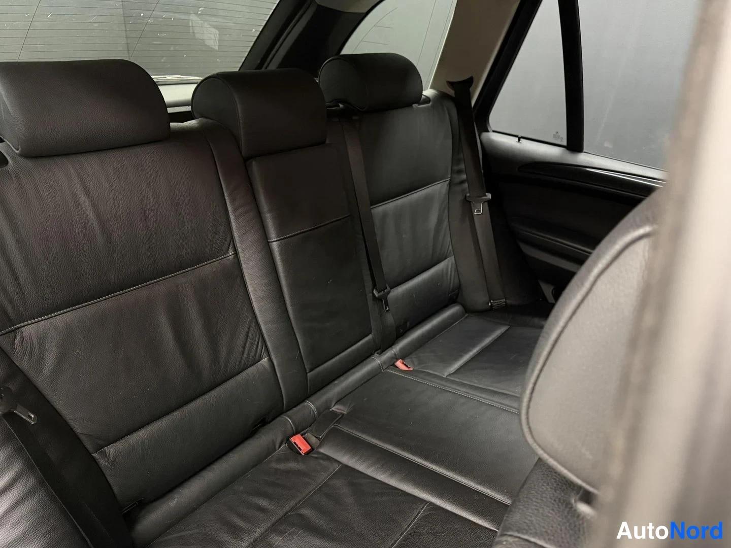 Musta BMW X5 xDrive30d 2005, takaistuimet, kuva 13