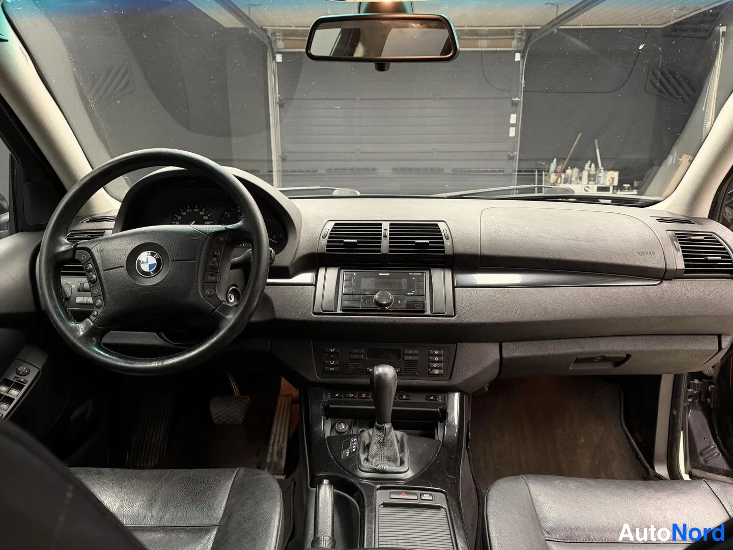 Musta BMW X5 xDrive30d 2005, ohjaamo, kuva 9