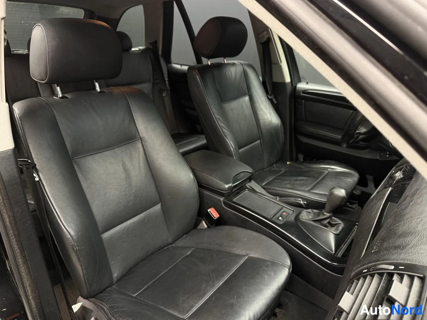 Musta BMW X5 xDrive30d 2005, etuistuimet, kuva 11