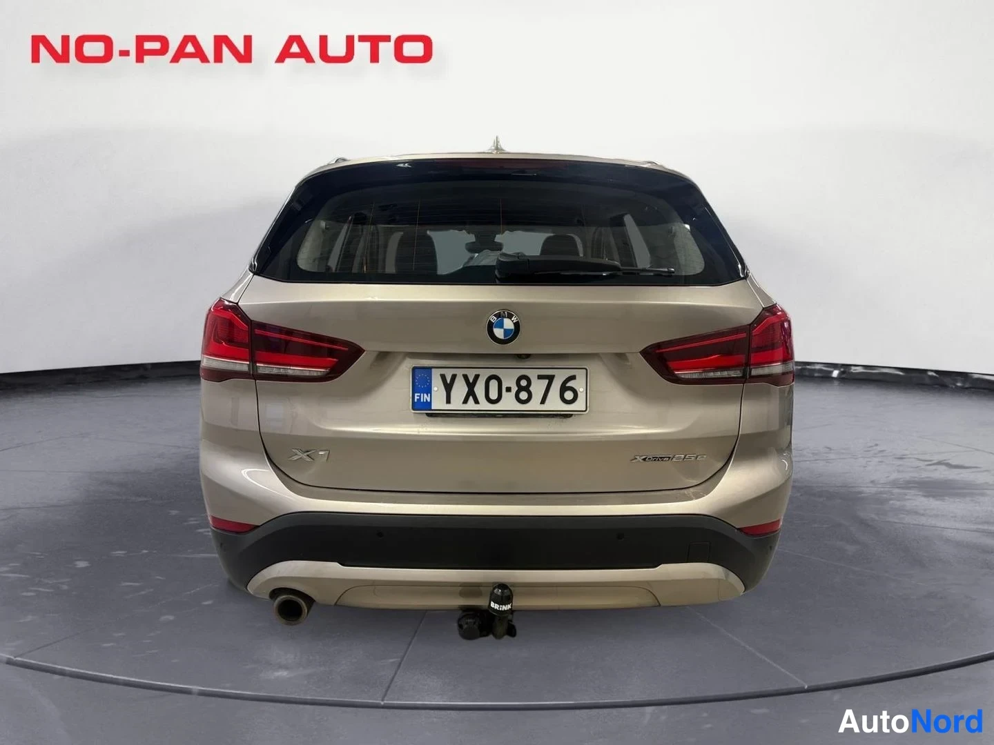 Harmaa BMW X1 xDrive25e 2020, takaa, kuva 8