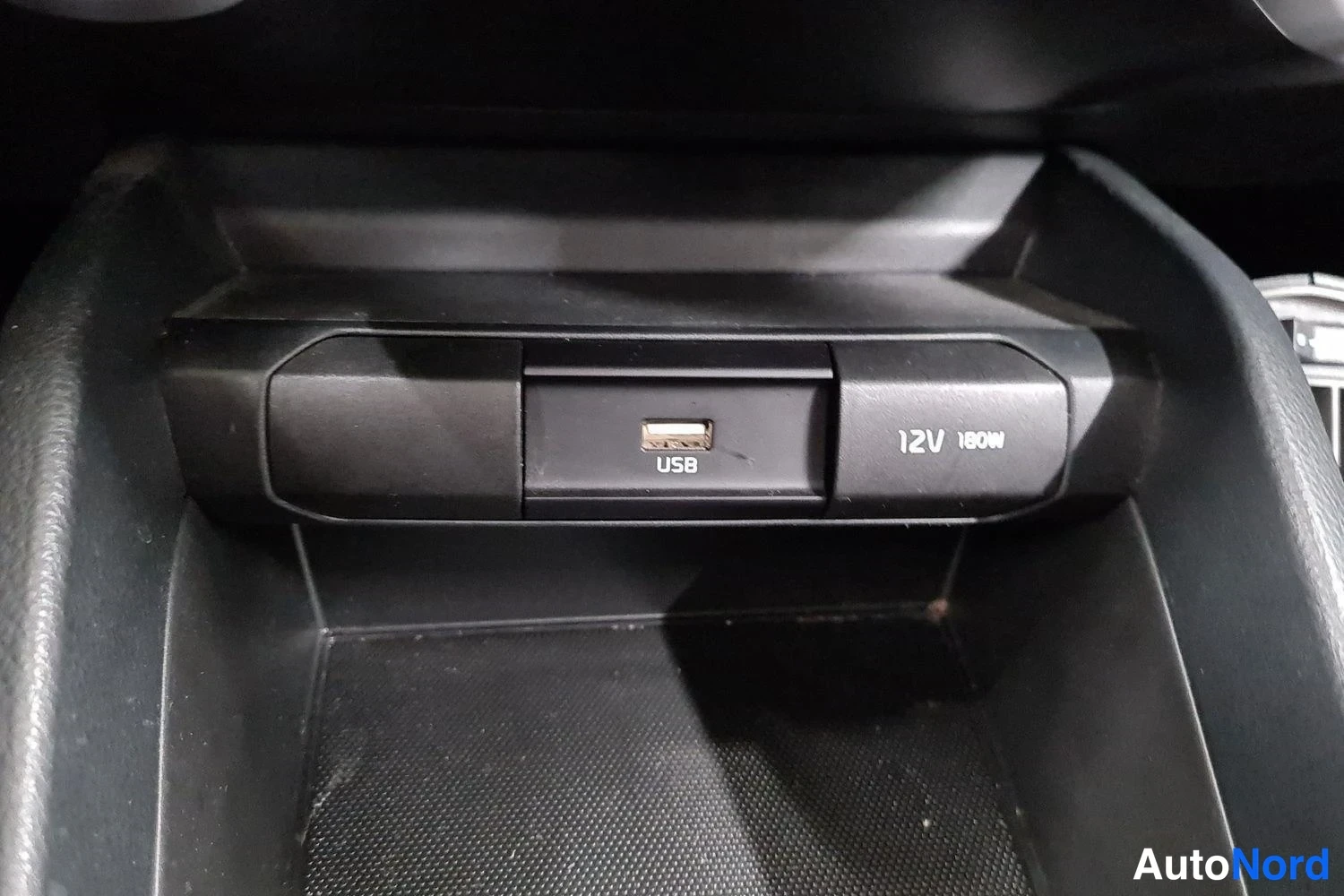 Musta Kia Rio 2021, yksityiskohta, kuva 19